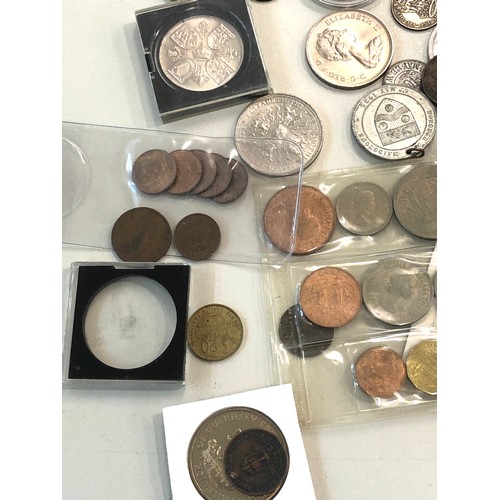 383 - Collection of vintage coins and medallions