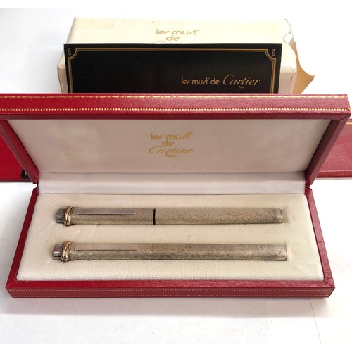 435 - Boxed les must de cartier santos fountain pen and ball point pen comes in box with all paper work pl... 