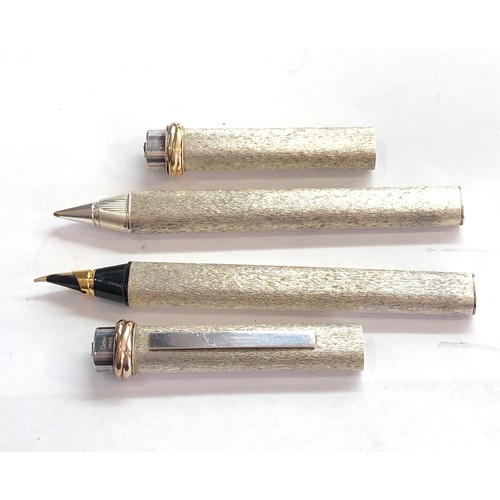 435 - Boxed les must de cartier santos fountain pen and ball point pen comes in box with all paper work pl... 