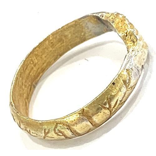 419 - Medieval silver gilt ring, approximate weight 4g