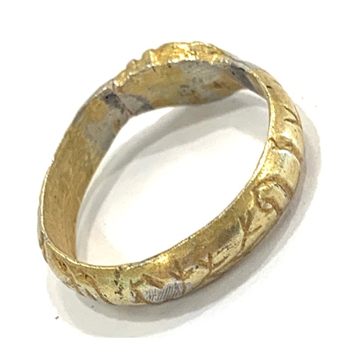 419 - Medieval silver gilt ring, approximate weight 4g