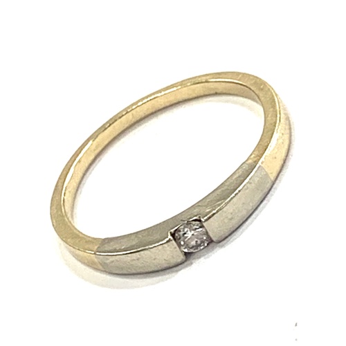 425 - Hallmarked gold and diamond ladies ring, overall good used condition. Approximate total weight 2.5g