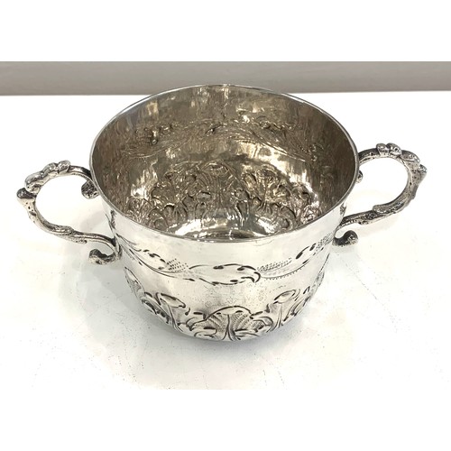 16 - Silver 17th century porringer, approximate measurements: width 15 cm, diameter 9.5cm, height 7 cm, A... 