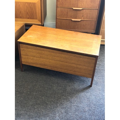 425 - 2 Retro teak blanket boxes, by Meredew measures approx 36