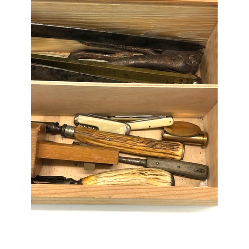 129 - Box of vintage kitchenalia includes bully beef can opener, pen knives, jam thermometer and a inlaid ... 