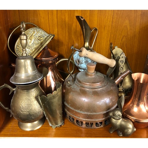 86 - Selection of vintage brassware to include some copper pieces