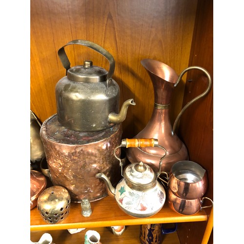 86 - Selection of vintage brassware to include some copper pieces