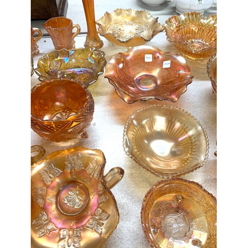 141 - Large selection of carnival and carnival style glassware, over all good condition