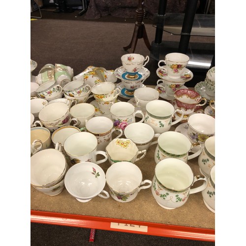 207 - Selection of assorted china cups and saucers, all in good overall condition, age related ware