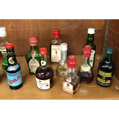 31 - Selection miniature drink bottles