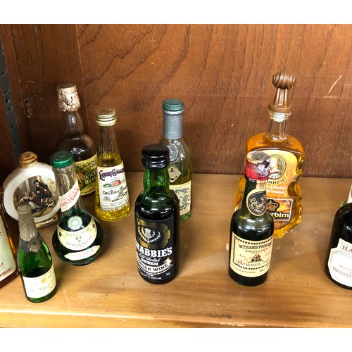 31 - Selection miniature drink bottles