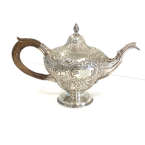 91 - Early Georgian Scottish silver teapot 594g