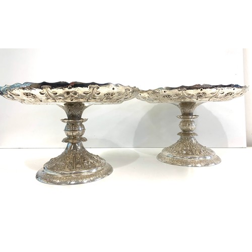 107 - Fine pair of Victorian silver Tazas weight 2257g