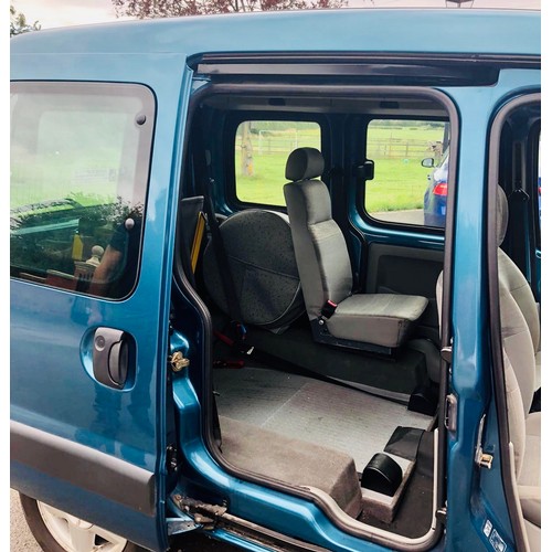 101a - Renault Kangoo Expression 16v, wheelchair adapted, no current MOT, fault with airbag, Petrol, regist... 