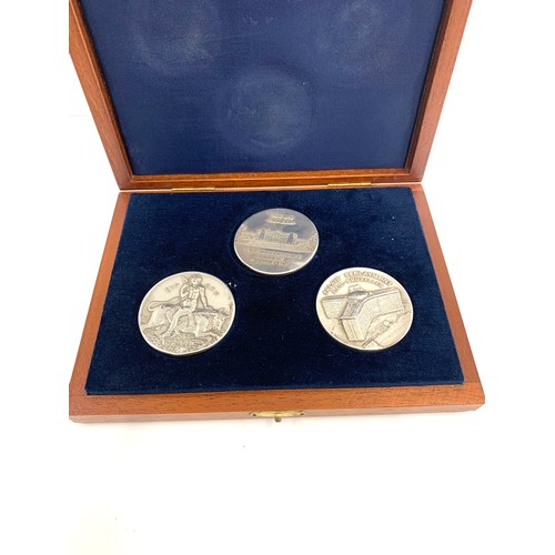 49 - Vintage hallmarked continental silver medallions in box each hallmarked AG.999 total weight of medal... 