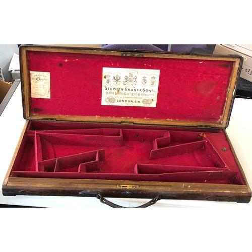 418 - Fine antique leather 2  carrying gun case brass bound corners named to F walters bond wargrave hill ... 