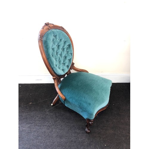 442 - Victorian ladies mahogany carved spoon back chair