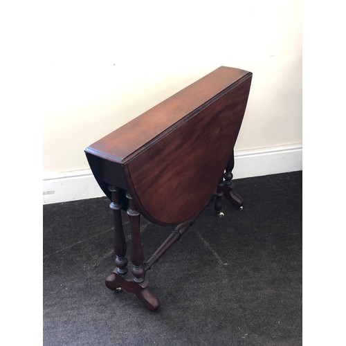 451 - Antique victorian mahogany sutherland table