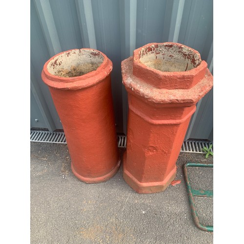 515 - 2 Chimney pots