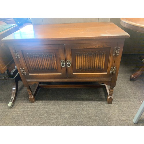 518 - Vintage 2 door stereo cabinet, measures approx 35