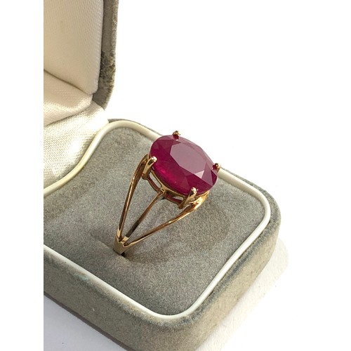 181 - 9ct gold ruby type gem set ring weight 4.3g