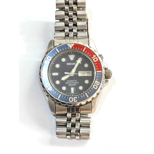 227 - Men's Seiko Scuba Divers 5M63-0A10 Kinetic Pepsi Submariner Watch - 200m trys to tick but stops will... 