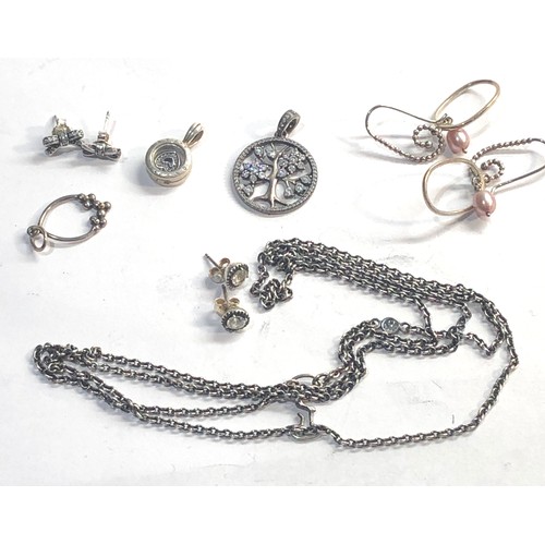 144 - 7 Pandora silver jewellery items