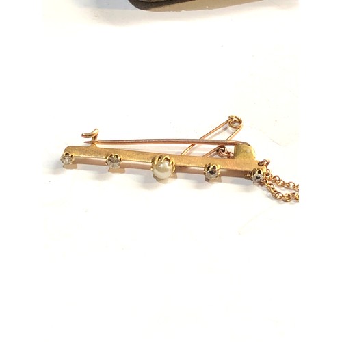 212 - 15ct gold pearl and diamond bar brooch measures approx 37mm long