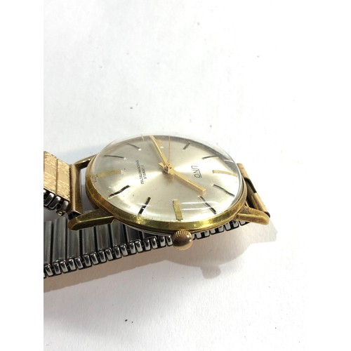 263 - Vintage Uno 17 jewel  gents wristwatch winds and ticks but no warranty given