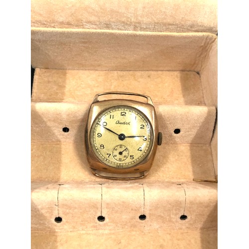 189 - Selection of gold items includes 9ct gold wristwatch back and front 9ct locket weighable gold 10.8 g... 