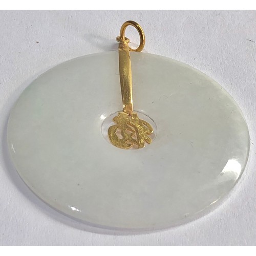 196 - Large Chinese 18ct gold and jade pendant measures approx 53mm dia Xrt as 18ct gold mounts