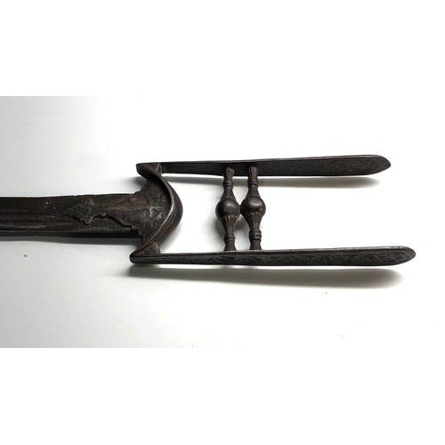 328 - 17th century Indian steel Katar dagger