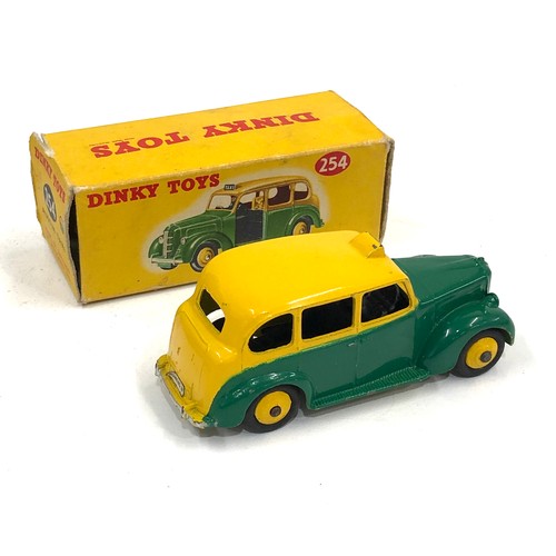 388 - Dinky toys 254 Austin taxi boxed