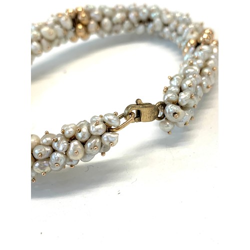 119 - 9ct Gold clasp and bead fresh water pearl bracelet