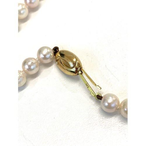 111 - 9ct Gold clasp pearl necklace