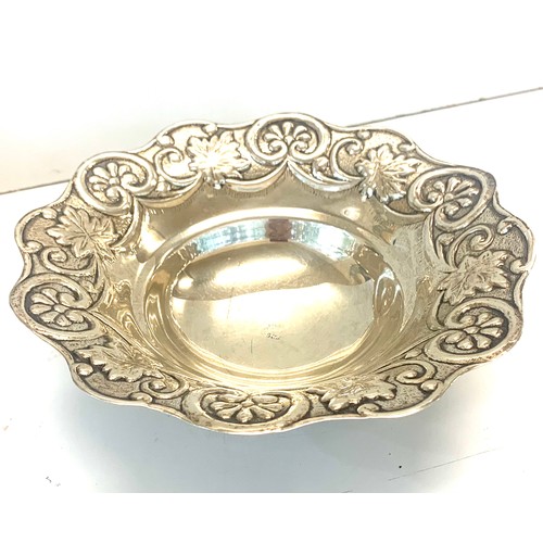 82 - Silver sweet bowl hallmarked 925 measures approx 15cm dia