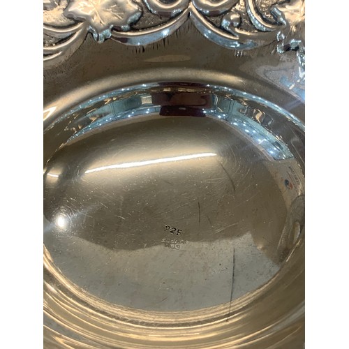 82 - Silver sweet bowl hallmarked 925 measures approx 15cm dia