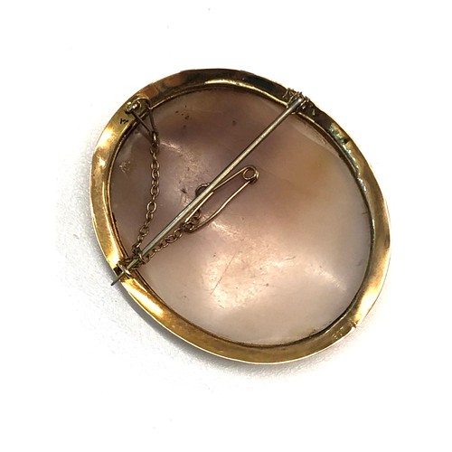 137 - Large 9ct framed gold cameo brooch