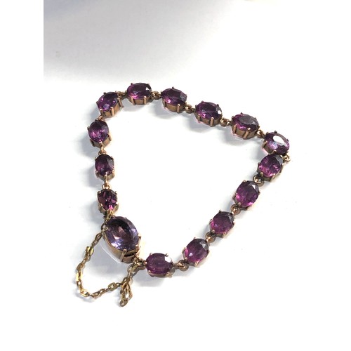 333 - 9ct gold amethyst coloured gem set bracelet