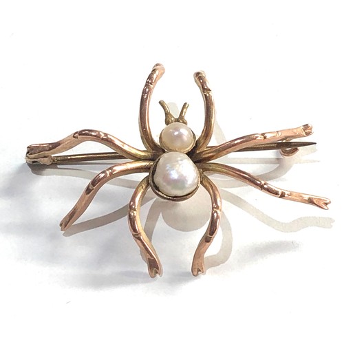 72 - Vintage 9ct gold and fresh water pearl set spider broochmeasures approx 37mm by 27mm