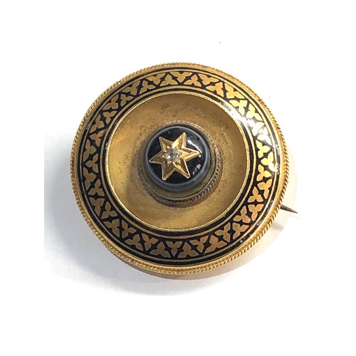 231 - Victorian high-carat gold diamond enamelled mourning  brooch measures approx 3cm dia