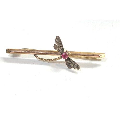 173 - 9ct gold dragonfly bar brooch