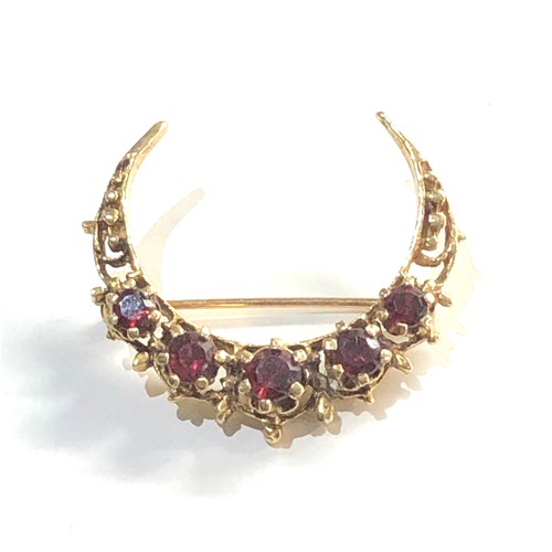 309 - 14ct gold garnet crescent moon brooch weight 4.7g