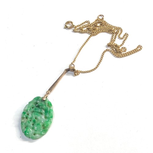 307 - 9ct gold carved jade & pearl pendant and chain, approximate total weight 3.7g, item is in good overa... 