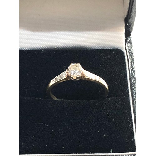 134 - 18ct Diamond and solitiare ring, weight approx 2.3g ring size approx p