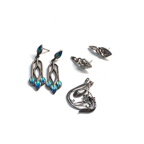 54 - 2 Ola Gories earrings 1 set enamelled