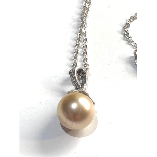 264 - 18ct white gold Pearl drop necklace