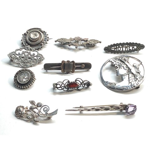 341 - Selection of vintage silver brooches