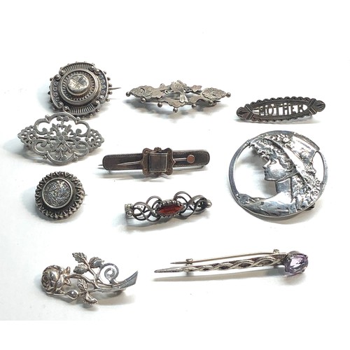 341 - Selection of vintage silver brooches