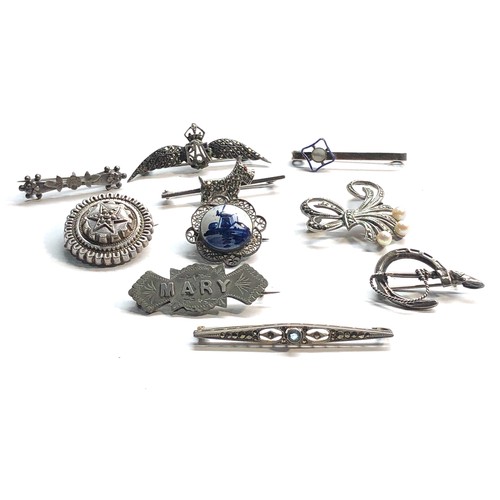 342 - Selection of vintage silver brooches